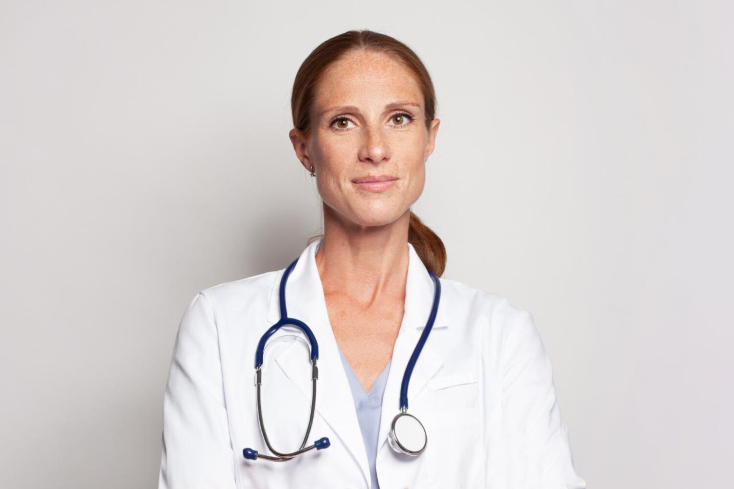 Infirmière praticienne spécialisée en dermatologie consultant en ligne pour l'acné au Québec — Virtuel MD