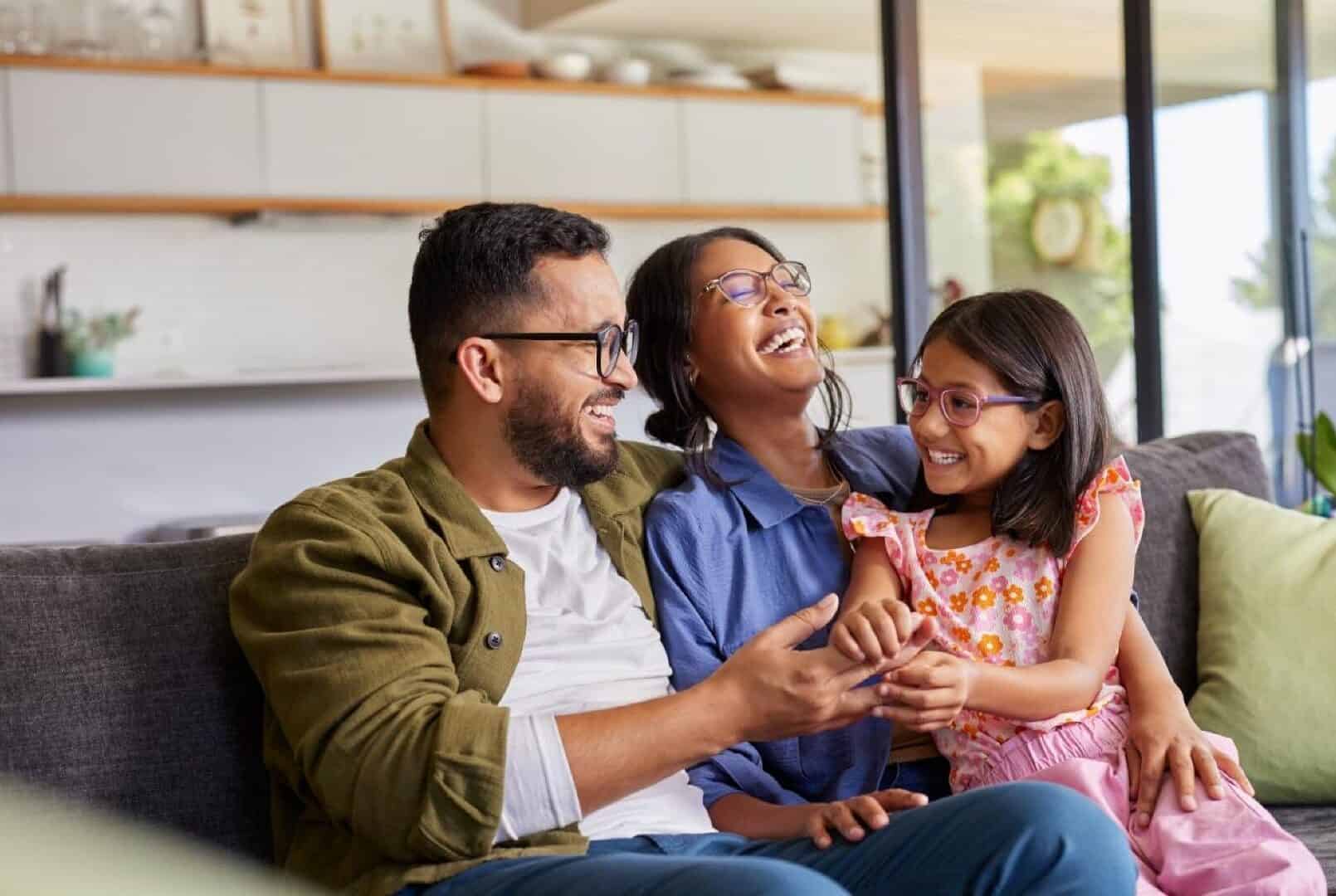 Famille heureuse et en bonne santé — services de télémédecine en ligne au Québec avec Virtuel MD